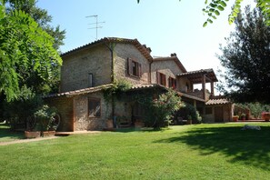 Exterior - Apartment 'Lo Stagno - La Cerretola' with Shared Pool, Shared Garden and Wi-Fi (Città della Pieve)