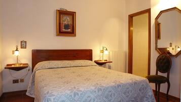 Desk, WiFi, bed sheets