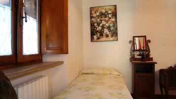 Desk, WiFi, bed sheets