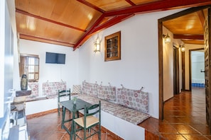 Dining - Cubo's Casa Rural El Castillo Cortijo el Puntal / rural / communal pool / large outdoor areas / views / free wifi (Teba)