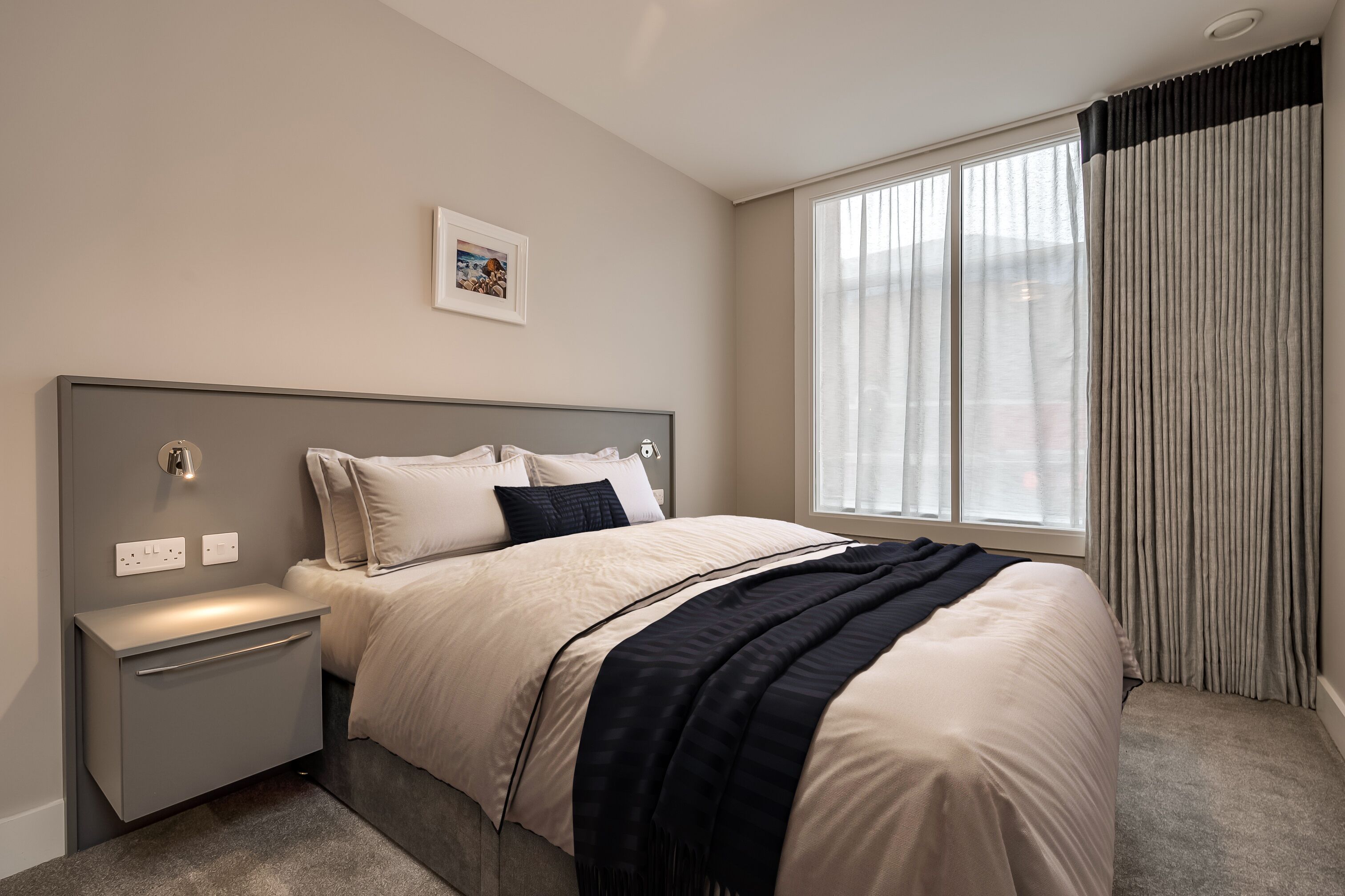 WiFi (無料)、ベッドシーツ