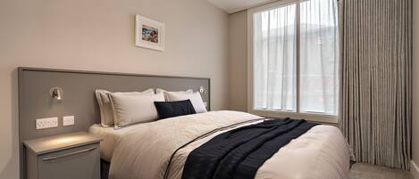 WiFi (無料)、ベッドシーツ