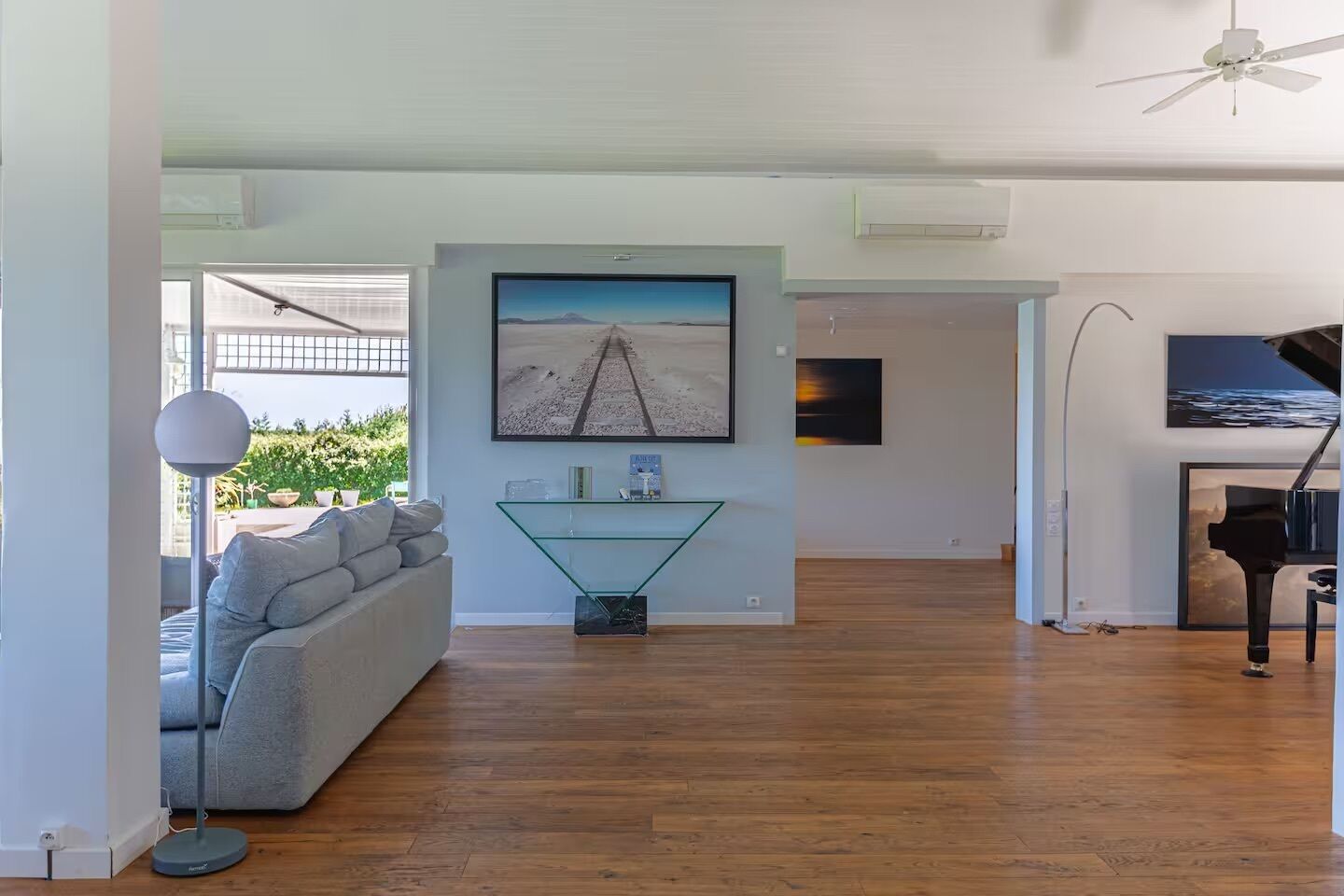 Télévision, cheminée