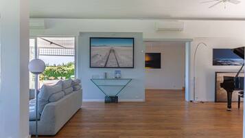 Télévision, cheminée