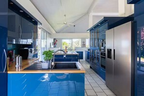 Mikroaaltouuni, uuni, liesi, astianpesukone