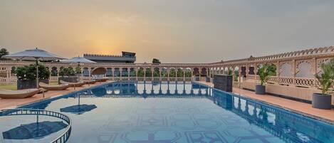 Alberca al aire libre por temporada