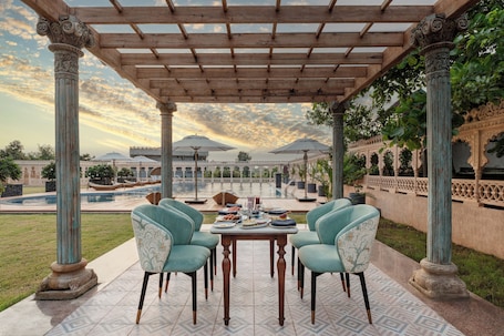 Daily continental breakfast (INR 885 per person)