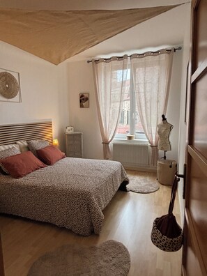 Bügeleisen/Bügelbrett, WLAN, Bettwäsche