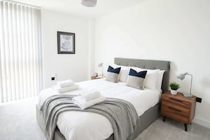2 bedrooms, iron/ironing board, WiFi, bed sheets - Stylish 2-Bed City Centre Manchester Flat (Manchester)