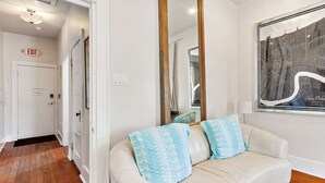 TV - Stylish Freret Street Loft w/Balcony & Parking! (New Orleans)