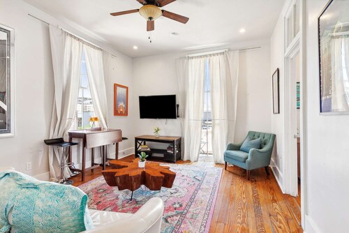 Stylish Freret Street Loft w/Balcony & Parking!