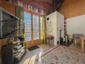 TV, fireplace - Chalet Le Moulin - Cozy, view of the Alps, fireplace & large terrace (Vichères)