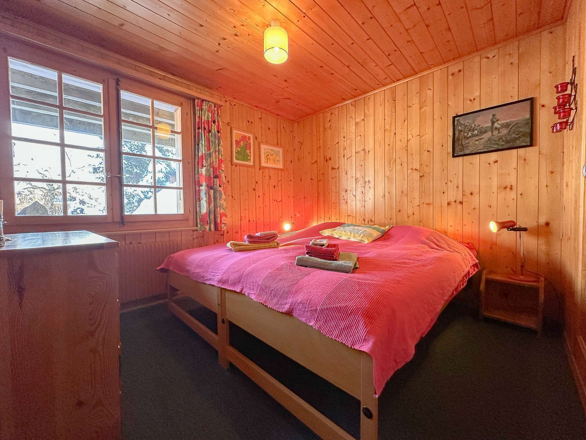 3 slaapkamers, een strijkplank/strijkijzer, wifi, beddengoed