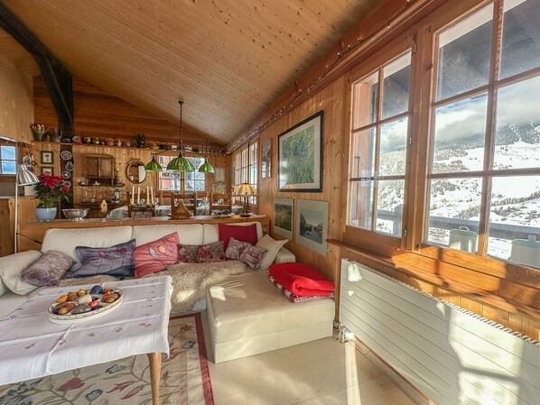 Interior - Chalet Le Moulin - Cozy, view of the Alps, fireplace & large terrace (Vichères)