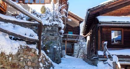 Chalet Le Moulin - Cozy, view of the Alps, fireplace & large terrace