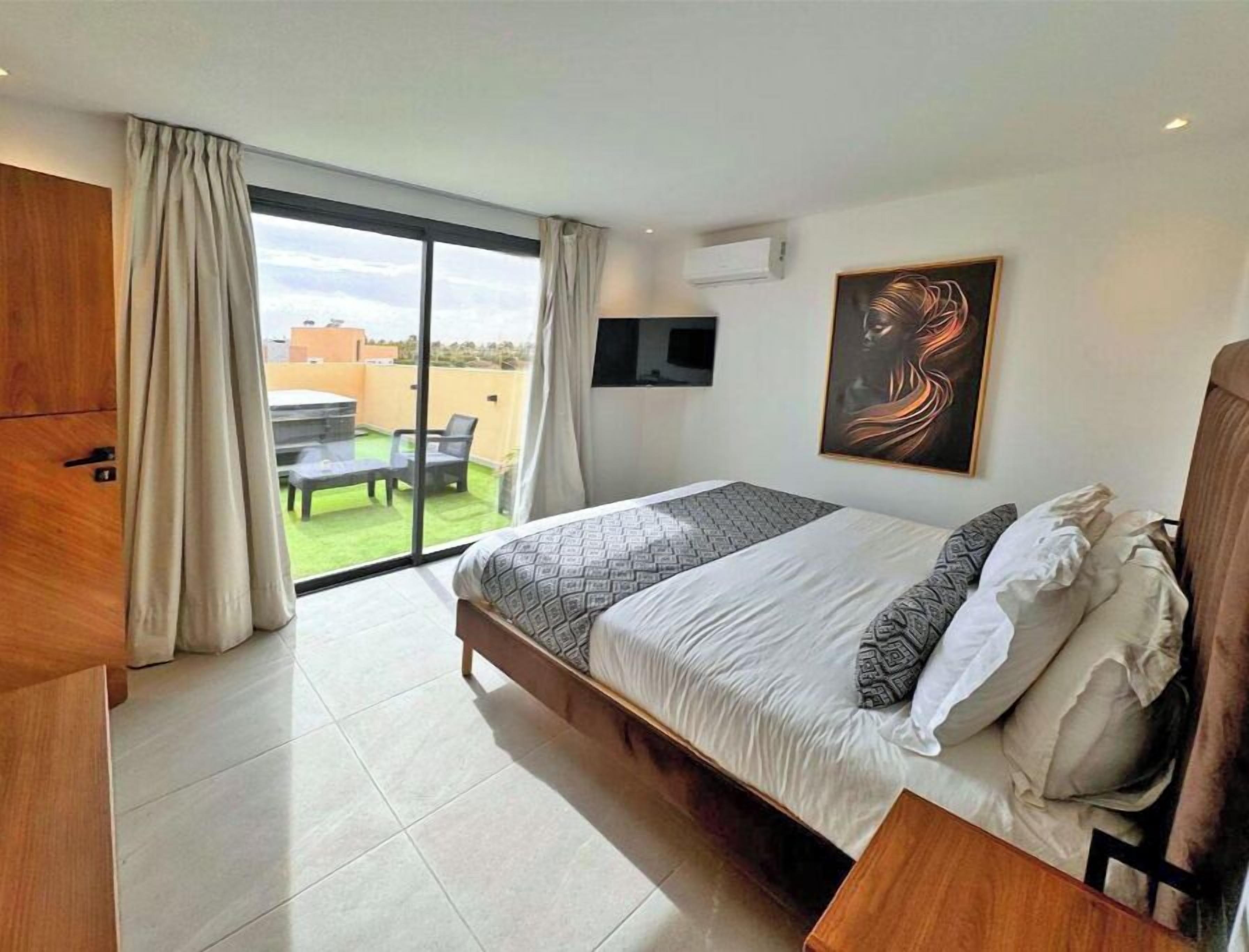 Safe på rommet, strykejern/-brett, wi-fi og sengetøy