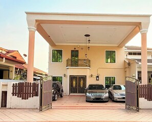 المنشأة من الخارج