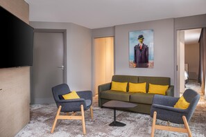 Suite | In-room dining - Radisson Blu CDG Airport Terminal Hotel, Paris (Roissy-en-France)