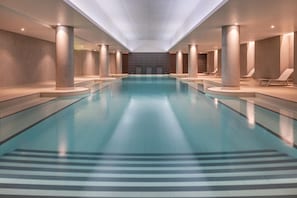 Indoor pool - Radisson Blu CDG Airport Terminal Hotel, Paris (Roissy-en-France)