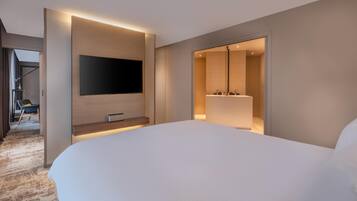 Minibar, coffres-forts dans les chambres, bureau