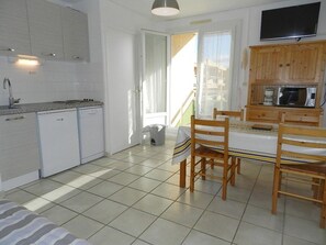 Dining - 3-room apartment, 5 beds with private garage in Bormes-les-Mimosas (Bormes-les-Mimosas)