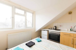 Private kitchen - Pebbles Guest House - Flat 7 (Southampton)
