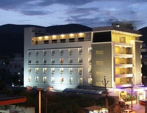 واجهة المنشأة