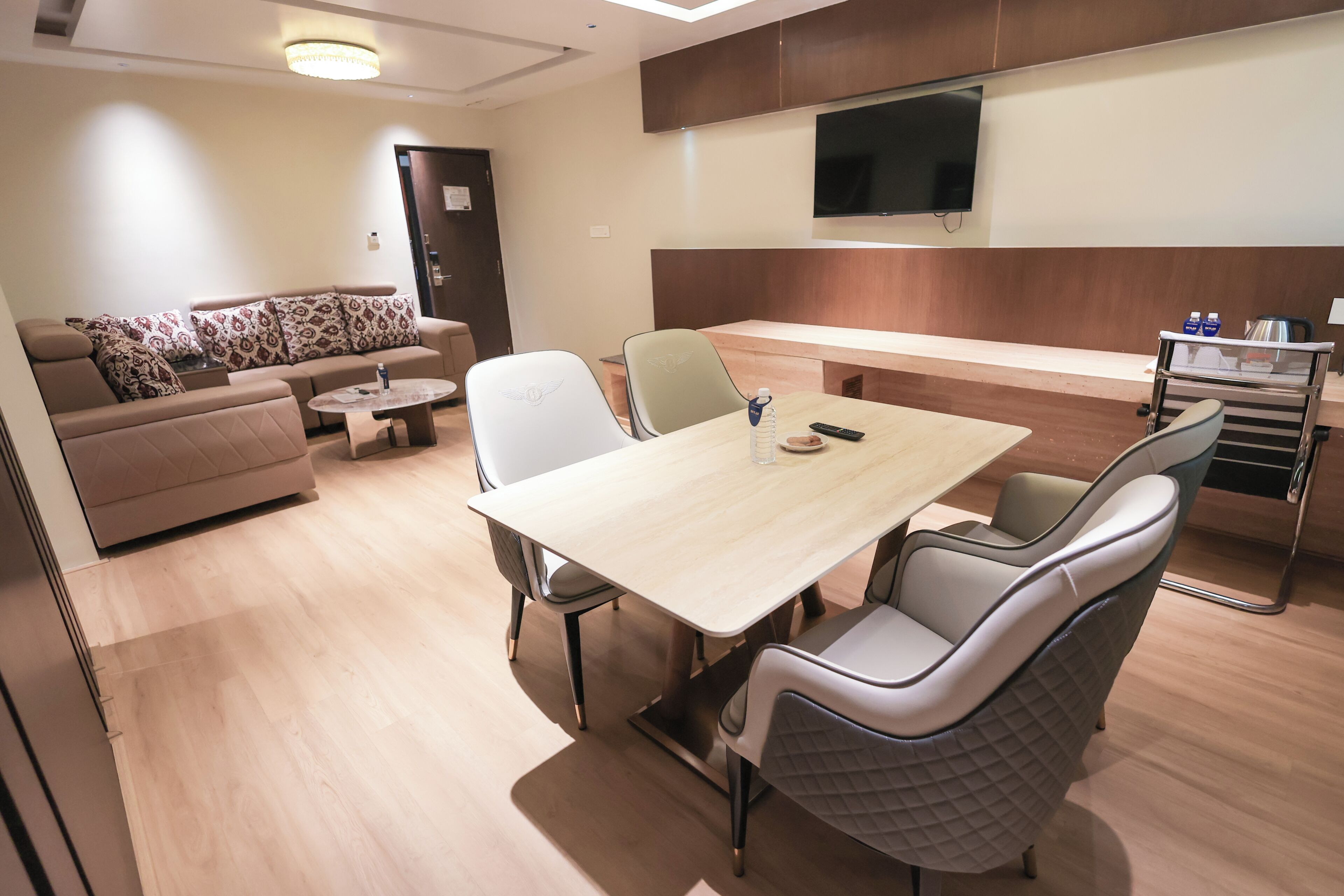 Royal Suite | Iron/ironing board, free WiFi