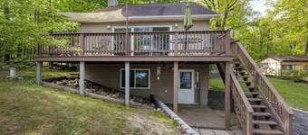 4 bedroom, 3 ful bath Lakefront cottage
Pet friendly