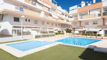 حمّام سباحة خارجي