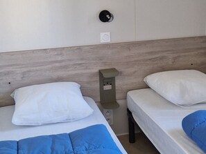 Room - Comfortable mobile home with terrace in Pordic (Pordic)