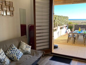 TV - Port Leucate: T2 Mezzanine Villa, A/C, Pets <10kg OK, 5 pers., Seafront, PKG (Port Leucate)