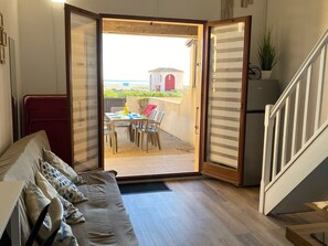 TV - Port Leucate: T2 Mezzanine Villa, A/C, Pets <10kg OK, 5 pers., Seafront, PKG (Port Leucate)