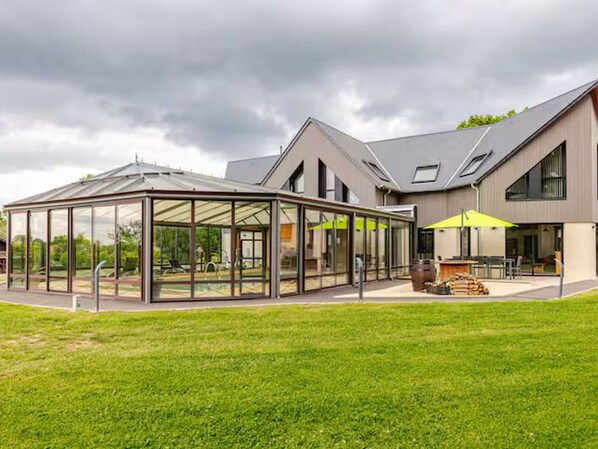 المنشأة من الخارج