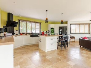 冰箱、微波炉、烤箱、洗碗机