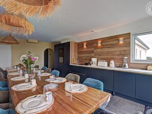 Dining - Spacious Cottage for 12 in Saint-Germain-Laval - Comfort and Charm (Saint-Germain-Laval (Loire))