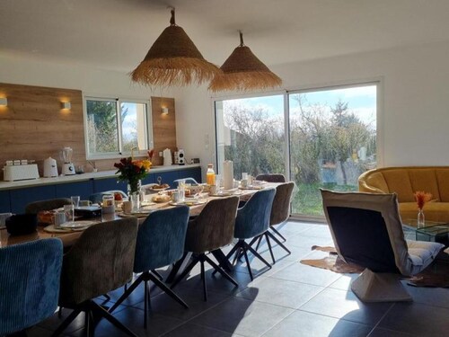 Spacious Cottage for 12 in Saint-Germain-Laval - Comfort and Charm