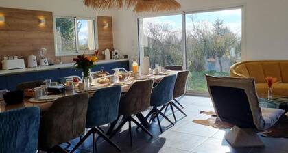 Spacious Cottage for 12 in Saint-Germain-Laval - Comfort and Charm