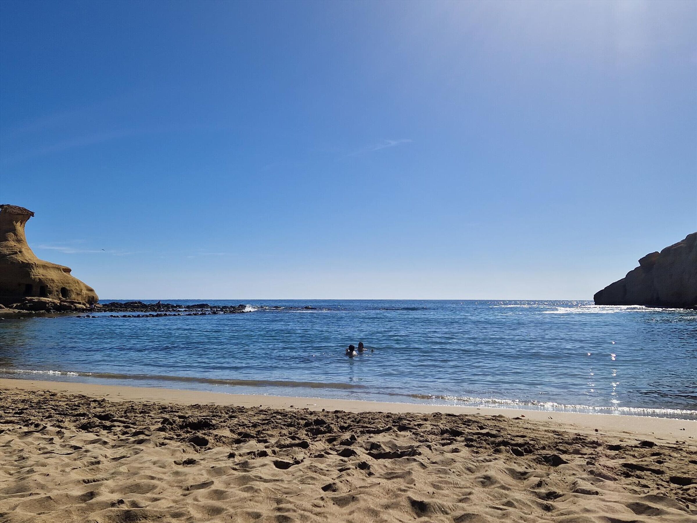 Una spiaggia nelle vicinanze