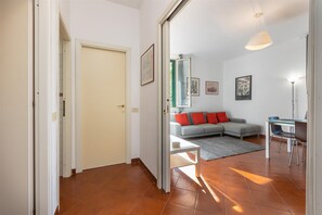 Apartment | Living area | Flat-screen TV - Rental in Rome Ginori Apartment (Rome)
