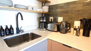 Coffee/tea maker, fridge, microwave, oven