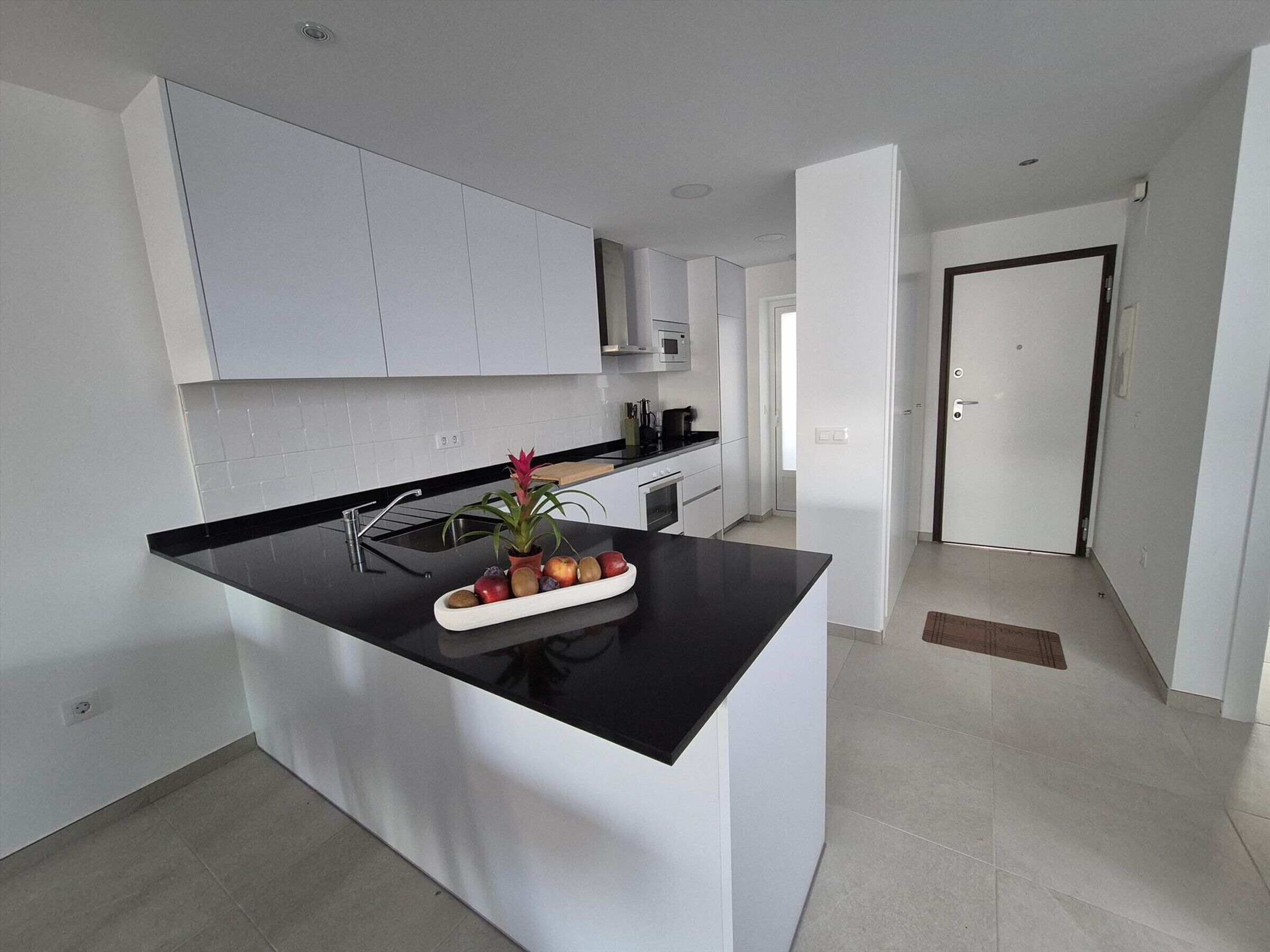 Micro-ondes, four, plaque de cuisson, lave-vaisselle