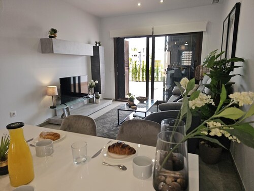 Charming apartment with shared pool 500m from the beach