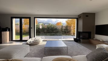 Télévision, cheminée