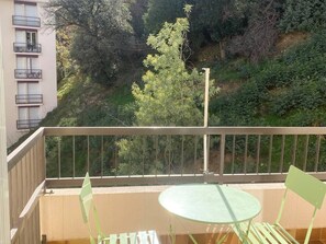 Outdoor dining - Sunny Studio with Balcony and WIFI in Amélie-les-Bains (Amélie-les-Bains-Palalda)