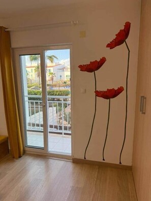 Interior - Vila Verde TownHouse T54 by RPG Group (Sal)