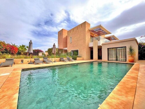 Villa Émeraude – Chic Contemporain à Marrakech, 4 Chambres & Piscine Privée