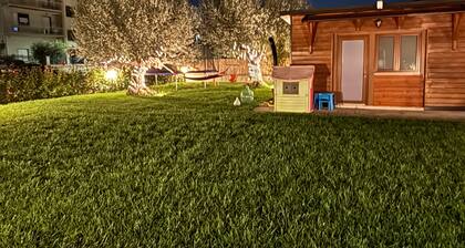 Holiday Home 'Dependance with Garden in Pescara' with Garden, Wi-Fi & Air Conditioning