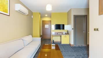 Skrivebord, skrivebord for bærbar PC og wi-fi (inkludert)