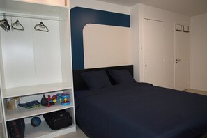 3 bedrooms, iron/ironing board, travel crib, free WiFi